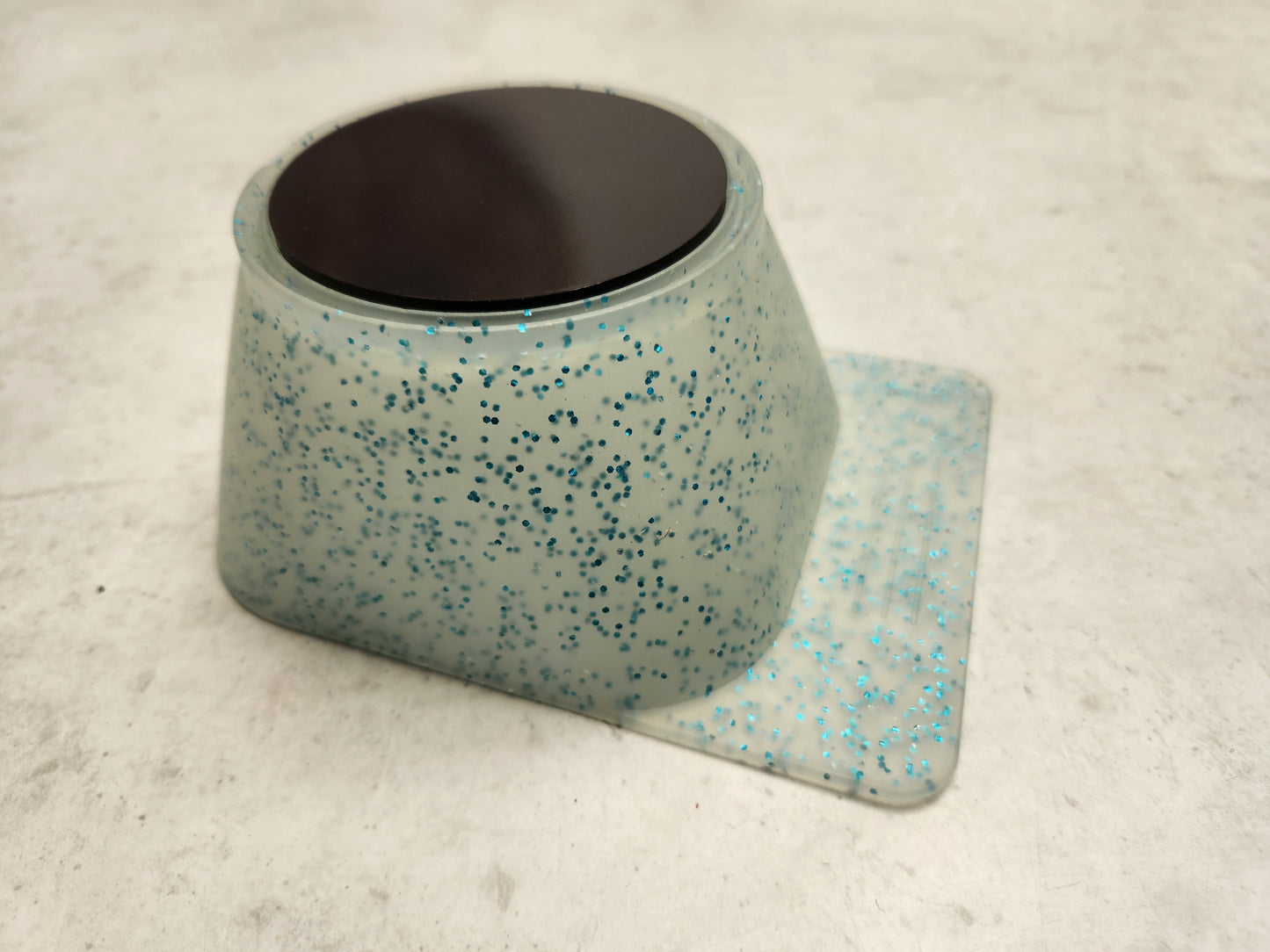 Magnetic glitter hair colour bowl