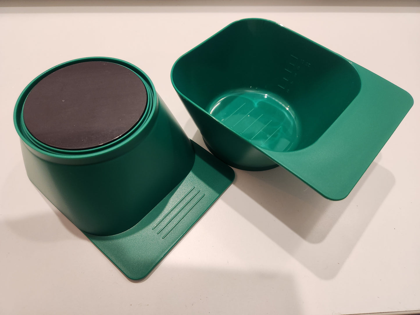 Magnetic hair tint color bowl