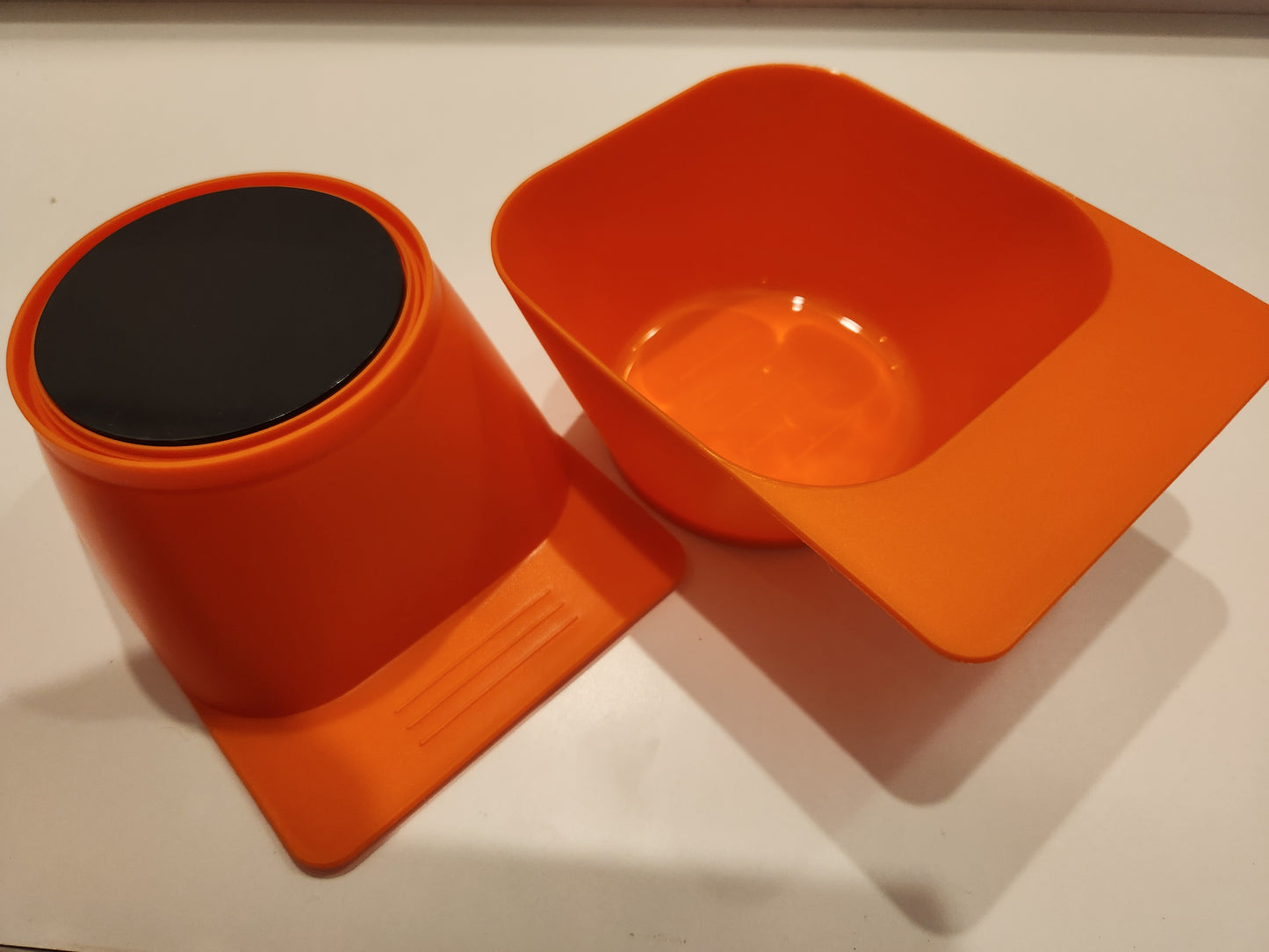 Magnetic hair tint color bowl