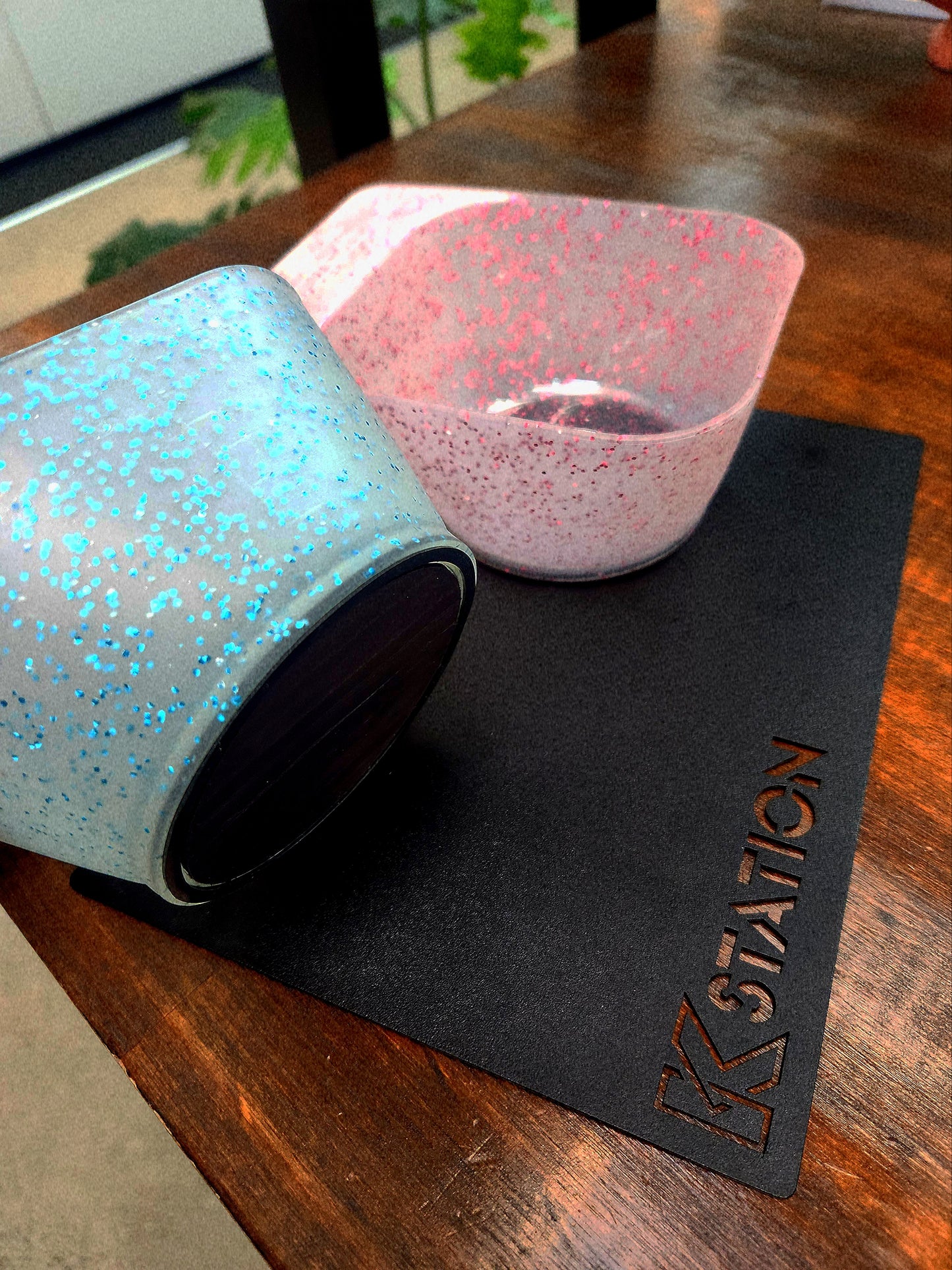 Magnetic hair colour tint bowl