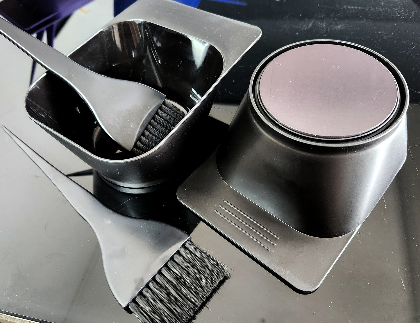 Magnetic hair colour tint bowl 