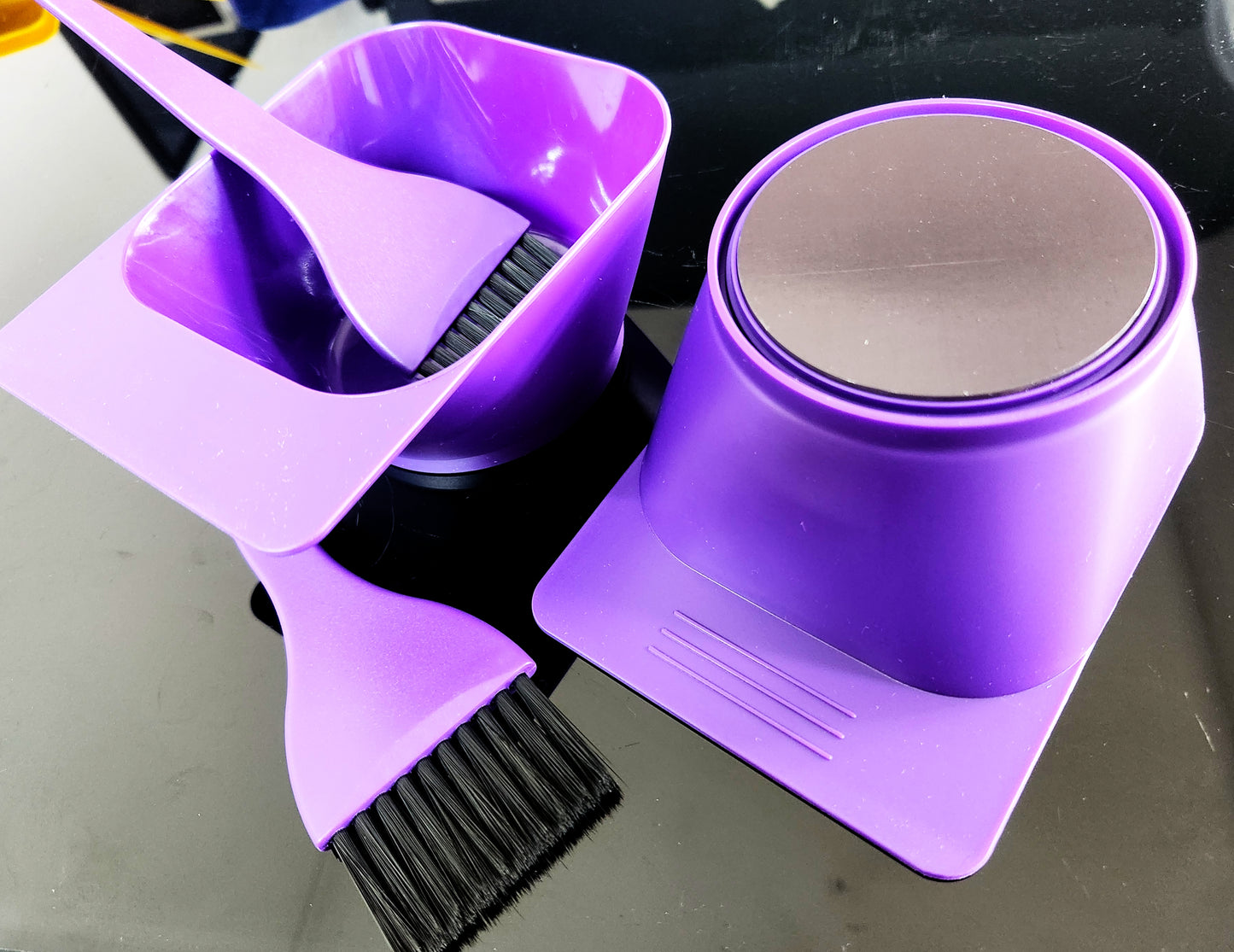 Magnetic tint bowl hair colour 