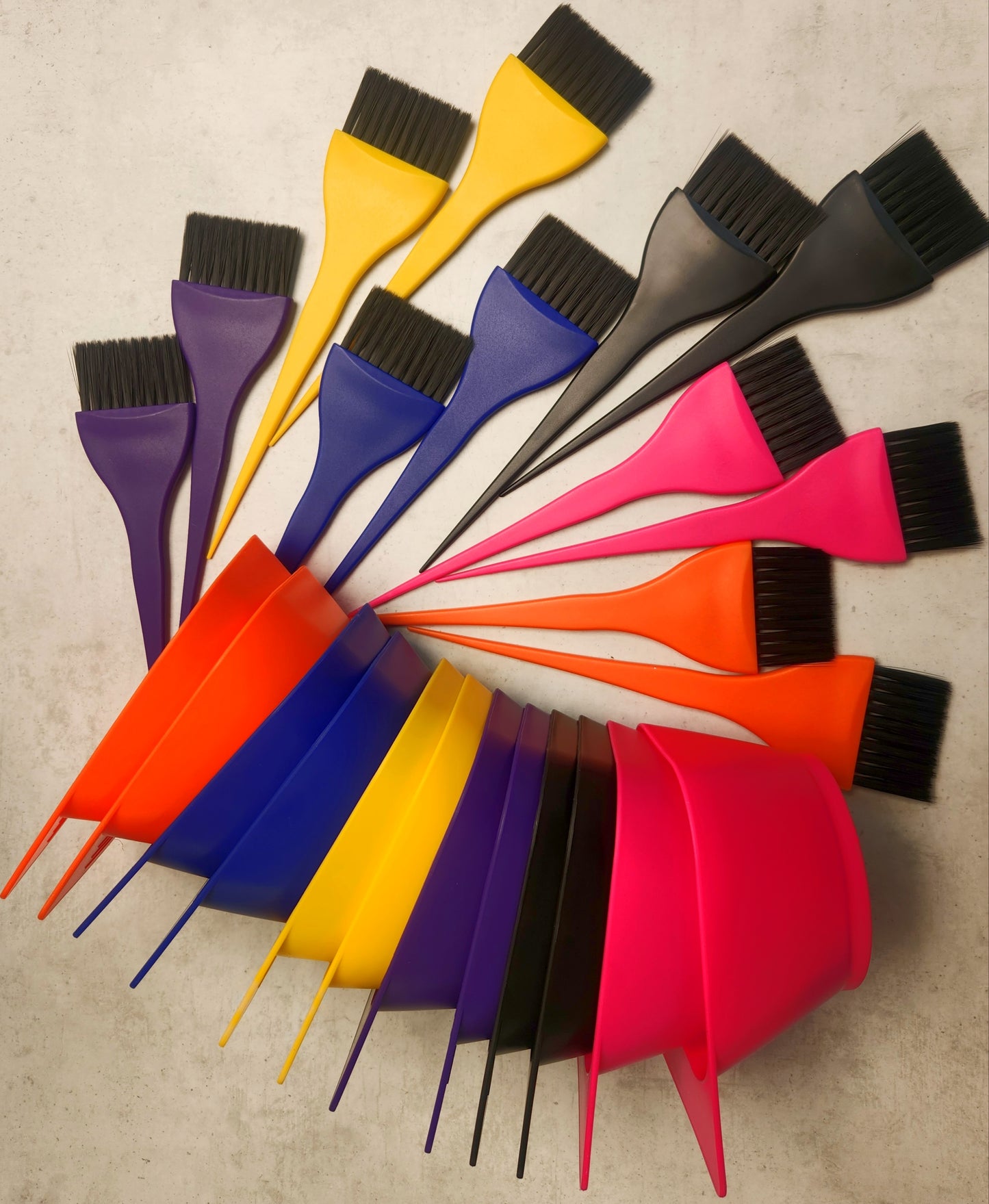 Magnetic hair colour tint bowl