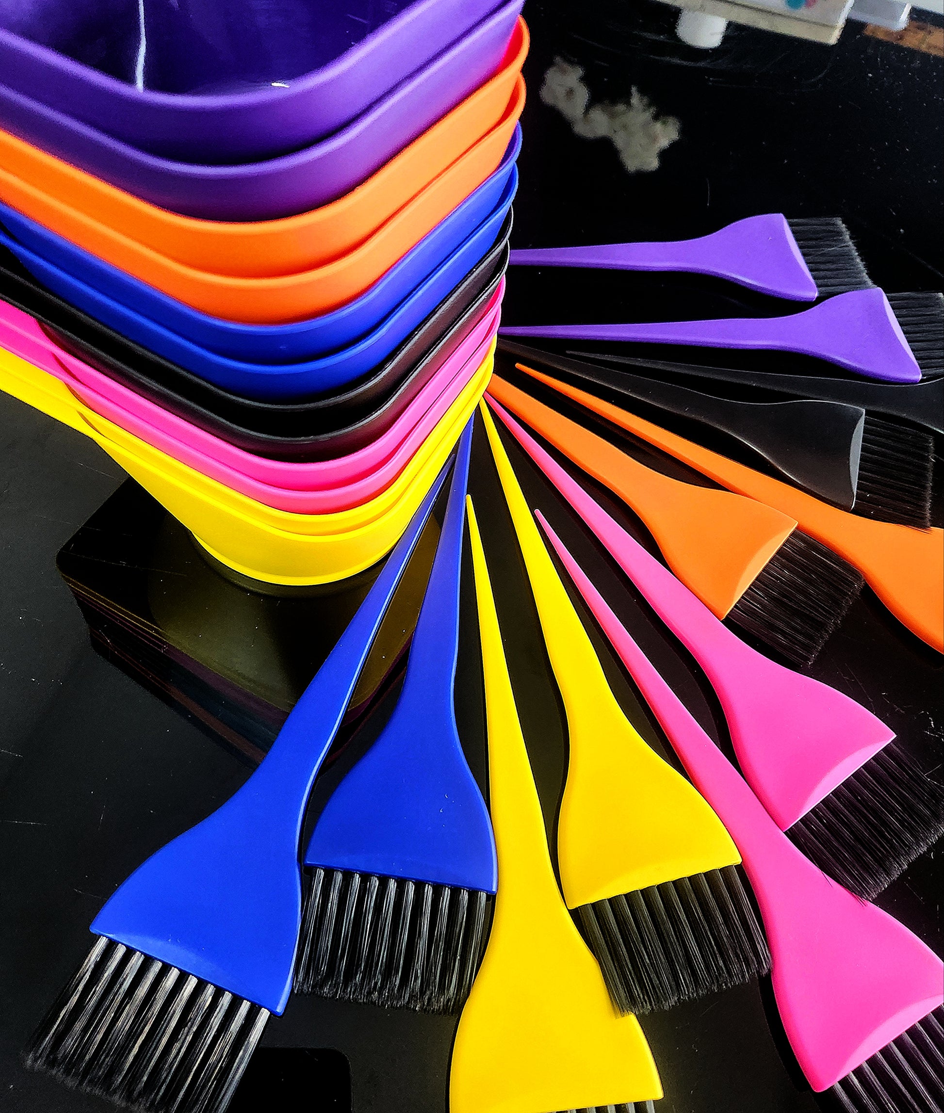 Magnetic hair colour tint bowl