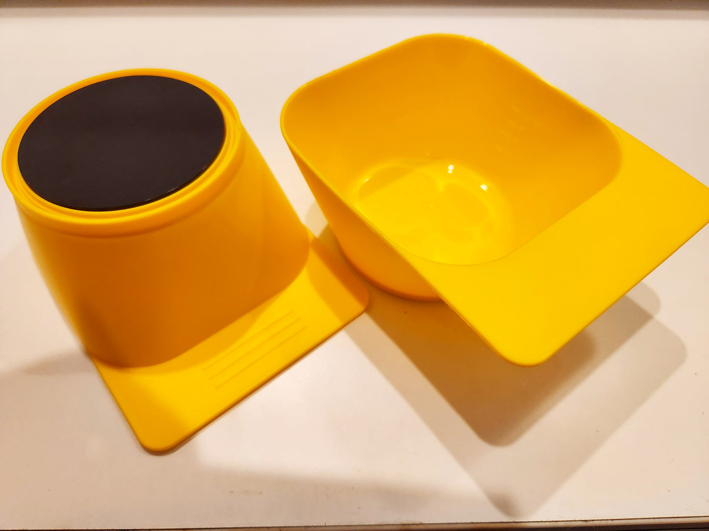 Magnetic hair tint color bowl